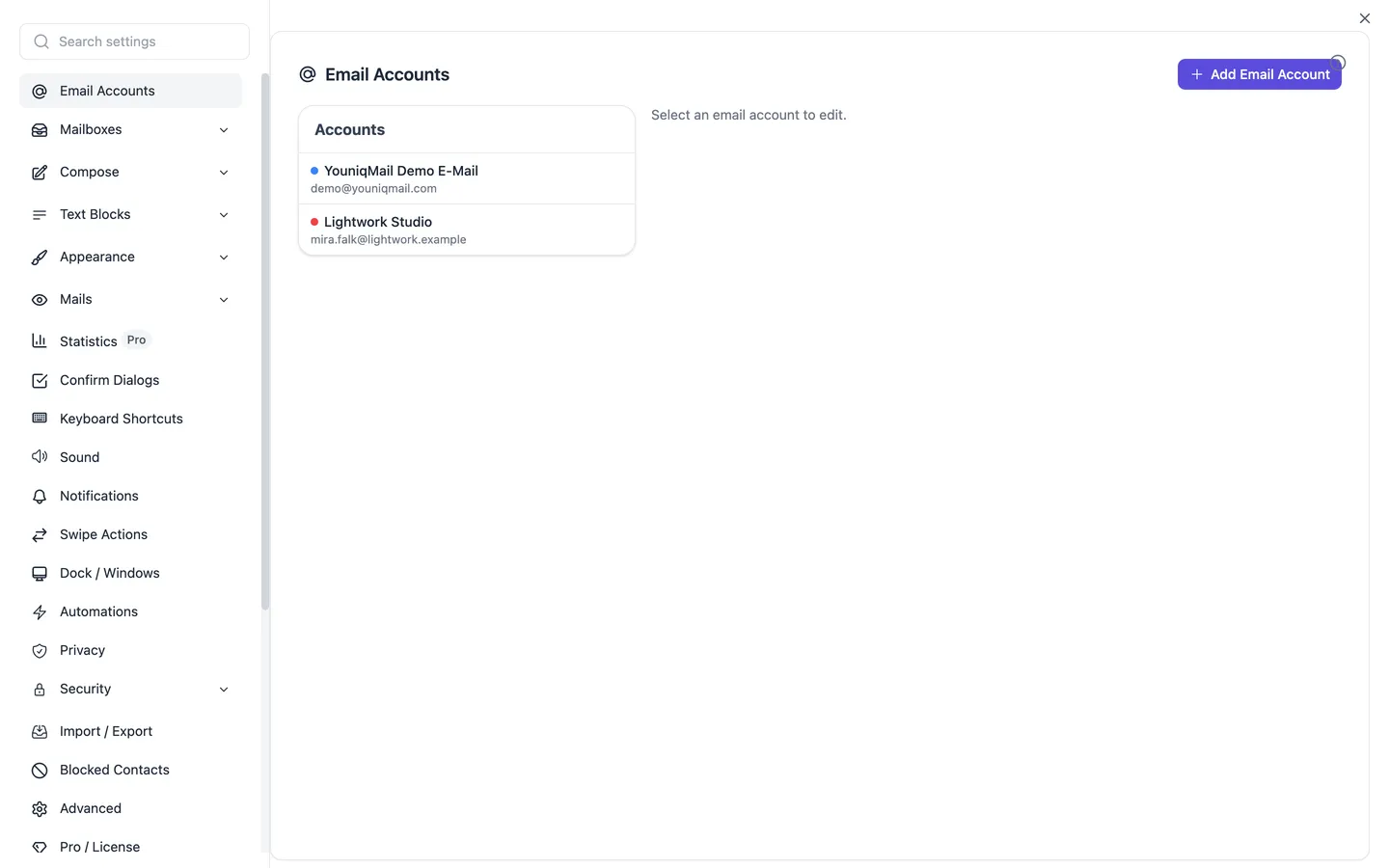 Account management in the settings: configured accounts with display name and address, plus the button for adding an account